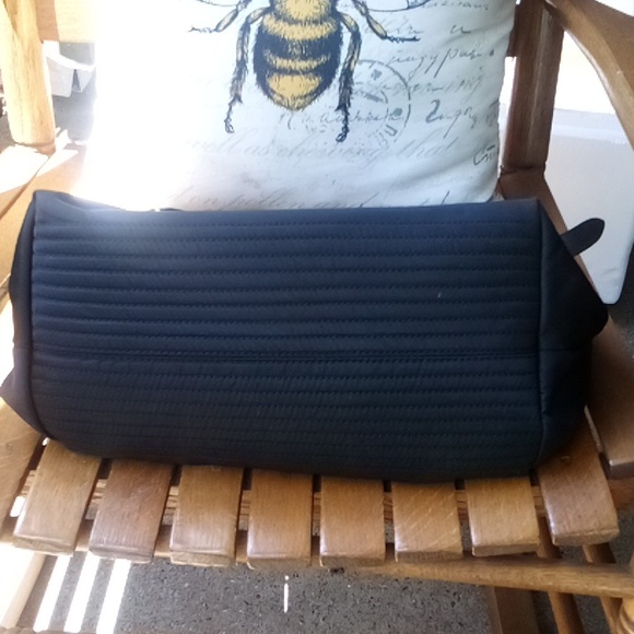 Dooney & Bourke large nylon & Leather  hobo shoulder bag magenta interior - Picture 11 of 11